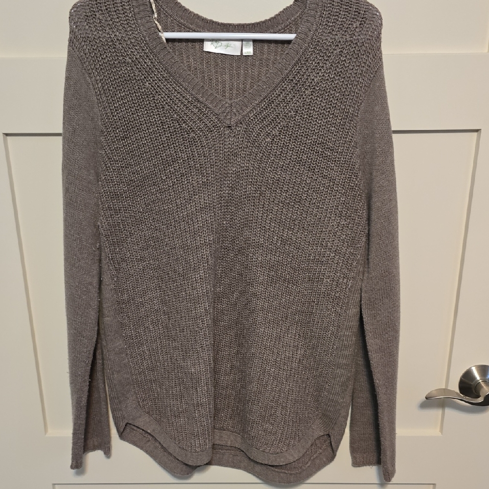 RD Style Women's V-Neck Sweater in Taupe